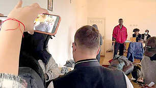 Lauryno Kasčiūno apsilankymas migrantų stovykloje Vydeniuose