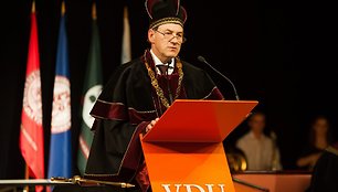 Vytauto Didžiojo universitete (VDU) įvyko iškilminga septynioliktojo rektoriaus, profesoriaus Juozo Augučio, inauguracija.