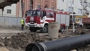 Nelaimė Marijampolėje: žmogų 5 metrų gylyje užvertė žemės