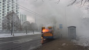 Vienoje Viniaus stotelių užsidegė autobusas