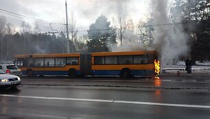 Vienoje Viniaus stotelių užsidegė autobusas