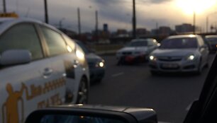 &Scaron;iaurės miestelyje susidūrė motociklas ir BMW automobilis