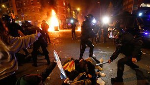 Protestai „El Clasico“ metu šalia „Camp Nou“ stadiono 