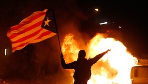 Protestai „El Clasico“ metu šalia „Camp Nou“ stadiono 