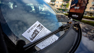 Sostinės Vokiečių gatvėje esantis apleistas automobilis