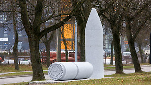 Vilniuje atidengtas paminklas XVII a. raketų išradėjui Kazimierui Simonavičiui