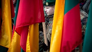 Šauliai Vilniaus S.Daukanto aikštėje per vėliavų pakėlimo ceremoniją