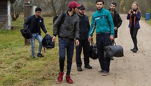 15min žurnalistė Gabrielė Navickaitė fiksuoja nelegaliai sieną kirtusius migrantus