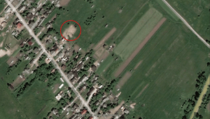 Kazbėjų (Vilniaus m.) pievoje esančios &scaron;iuk&scaron;lės 2011 m. i&scaron; palydovo darytoje nuotraukoje 