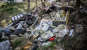 Nelegalus sąvartynas Matuizose (Varėnos raj.) veikia jau daugiau kaip 10 metų