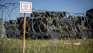 Lietuvos kariuomenės kariai saugo NATO viršūnių susitikimo Vilniuje teritoriją