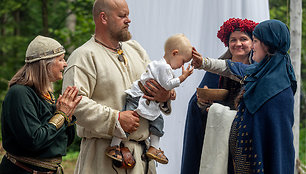 Vaiko palaiminimo apeigos pagal lietuvių senosios prigimtinės religijos papročius