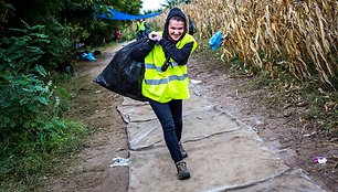 Serbijos - Kroatijos pasienyje su migrantais dirbantys čekų savanoriai