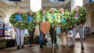 Vilniaus oro uoste sutikti stipriausieji Lietuvos ugniagesiai gelbėtojai 