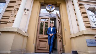 Remigijus &Scaron;ima&scaron;ius po apklausos i&scaron;eina i&scaron; STT