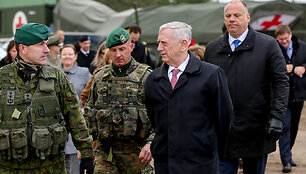 JAV Gynybos sekretoriaus J. Mattis vizitas  poligone Pabradėje