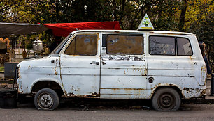 Tbilisio centre stovintis automobilis – sandėlys