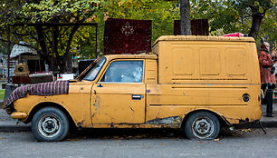 Tbilisio centre stovintis automobilis – sandėlys