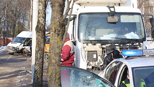 Antakalnio gatvėje susidūrė 4 automobiliai