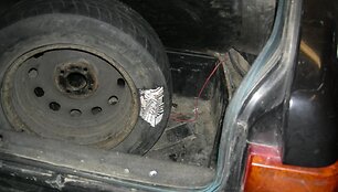 Kontrabandininkų slėptuvė transporto priemonėje