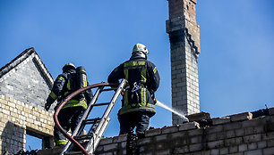 Gaisras Juodojo kelio sodų gatvėje