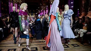 &bdquo;Schiaparelli&ldquo; 2019 m. pavasario ir vasaros kolekcijos modelis
