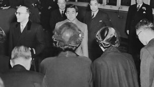 Japonijos princas Akihito Londone, atvykęs į Didžiosios Britanijos karalienės Elizabeth karūnaciją 1953 m.