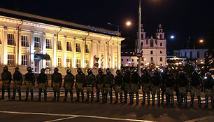 Baltarusijoje mal&scaron;inami antrą dieną besitęsiantys protestai