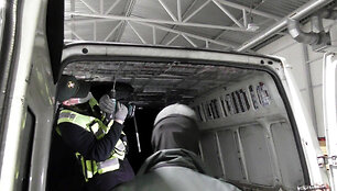 Kontrabandos slėptuvės ardymas