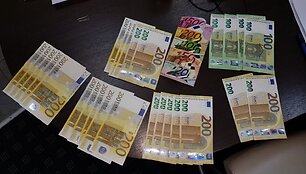 Nelegali prekyba automobilių turguje