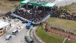 Migrantai Baltarusijoje prie sienos su Lenkija