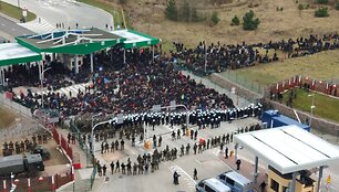Migrantai Baltarusijoje prie sienos su Lenkija