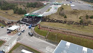 Migrantai Baltarusijoje prie sienos su Lenkija