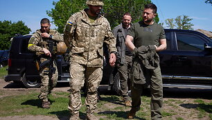 V.Zelenskis apsilankė kovos veiksmų zonoje