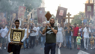 Tūkstančiai serbų ortodoksų sekmadienį dalyvavo demonstracijoje Belgrade