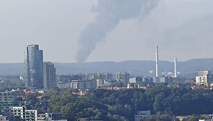 Stotyje prie Vilniaus dega 8 vagonai su dujomis: įvyko sprogimas, sužeistas žmogus