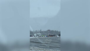 Vilniaus oro uoste nuo tako nuslydo i&scaron; Var&scaron;uvos atskridęs lėktuvas