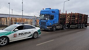 Reido metu pareigūnai tikrino stambiagabaričių automobilių vairuotojus