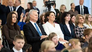 Prezidentas ir pirmoji ponia Kalėdų eglutės įžiebimo &scaron;ventėje