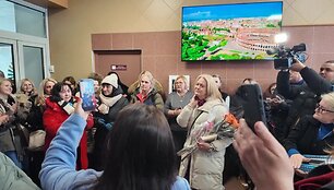 Alytaus pedagogai kyla į akciją dėl atleistos etikos mokytojos