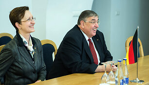 Juozas Olekas sustiko su Vokietijos Bundestago gynybos komiteto pirmininko pavaduotoju dr. Karl A. Lamers ir Vokietijos ambasadore