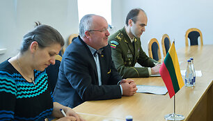 Juozas Olekas sustiko su Vokietijos Bundestago gynybos komiteto pirmininko pavaduotoju dr. Karl A. Lamers ir Vokietijos ambasadore