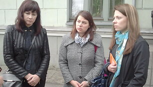 Nukritusiu orlaiviu skridusių pilotų artimieji