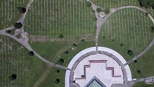 Srebrenicos žudynių memorialas ir kapinės