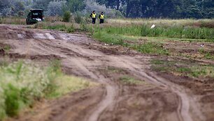 Vengrijoje prasidėjo tvoros greta sienos su Serbija statybos