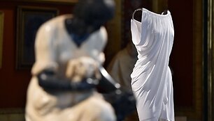 Dizainierio Azzedine'o Alaia &bdquo;mink&scaron;tosios skulptūros&ldquo;