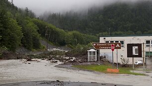Potvynis ir purvo nuo&scaron;liauža Aliaskoje