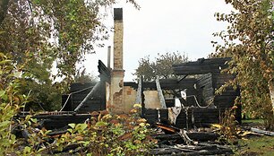 Kėdainių rajone naktį sudegė namas, žuvo žmogus