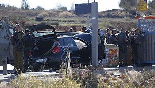 Vakarų Krante palestinietis nukreipė automobilį į Izraeliečius karius ir buvo pa&scaron;autas
