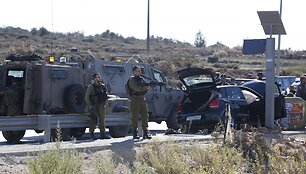 Vakarų Krante palestinietis nukreipė automobilį į Izraeliečius karius ir buvo pa&scaron;autas